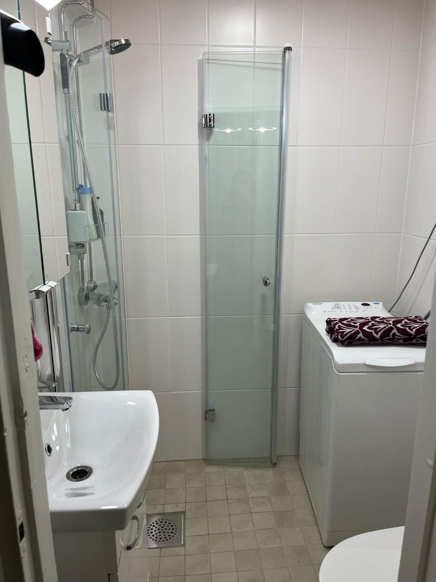 Travel Center Apartment Lahti Esterno foto